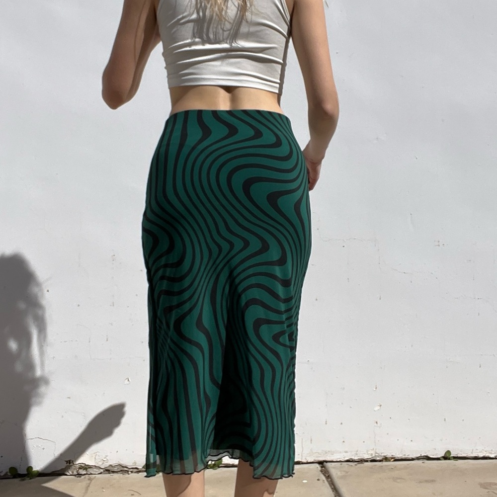 UO green mid length skirt, layered Size S black and green skirt - Picture 5 of 6